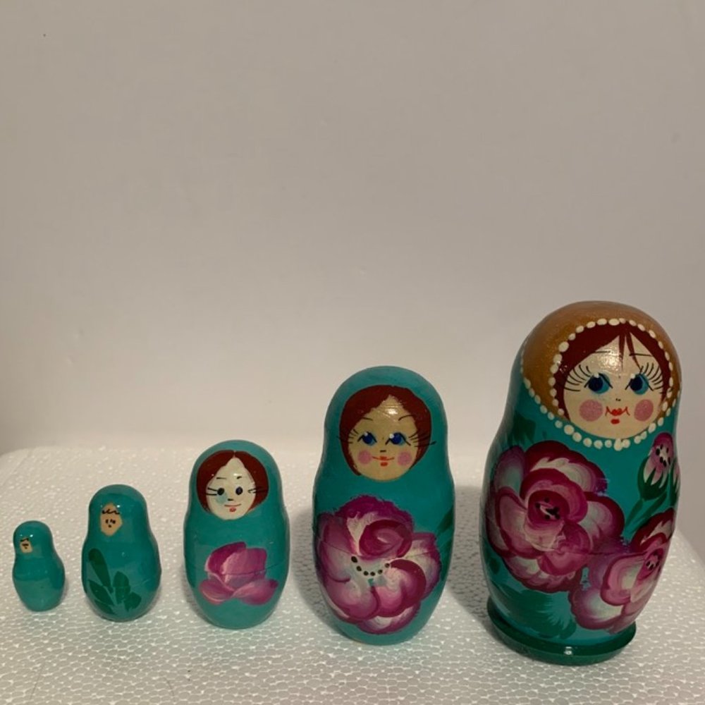 Russian Matryoshka Style Wooden Nesting Dolls Hand-painted Set of 5